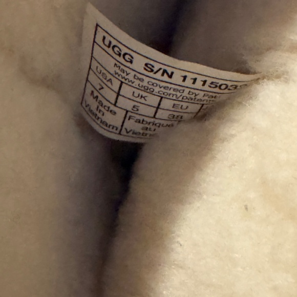 UGG Essential Bootie Chestnut - Picture 11 of 12